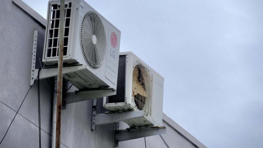 Unité extérieure de climatisation à entretenir