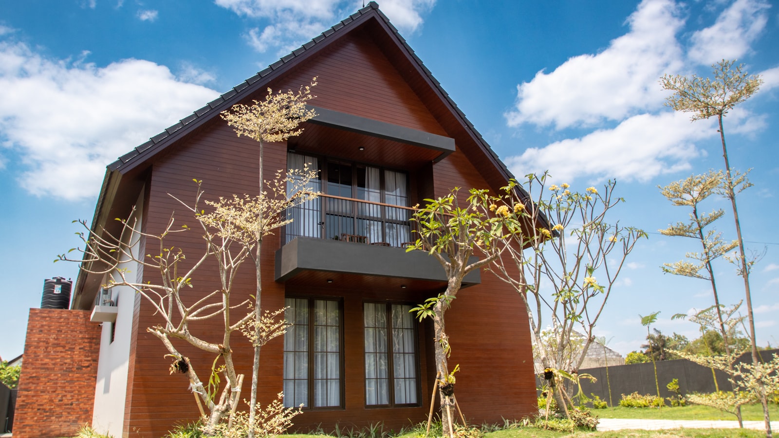 Capteurs solaires thermiques en toiture d'une maison