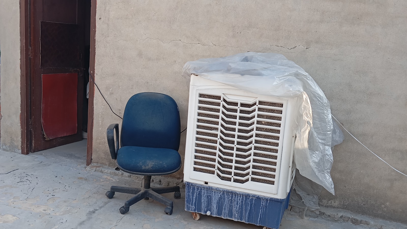 Rafraîchisseur d air évaporatif à réservoir d eau posé au sol